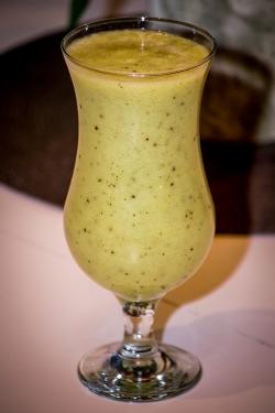 Smoothie Kiwis, pomme, orange, banane